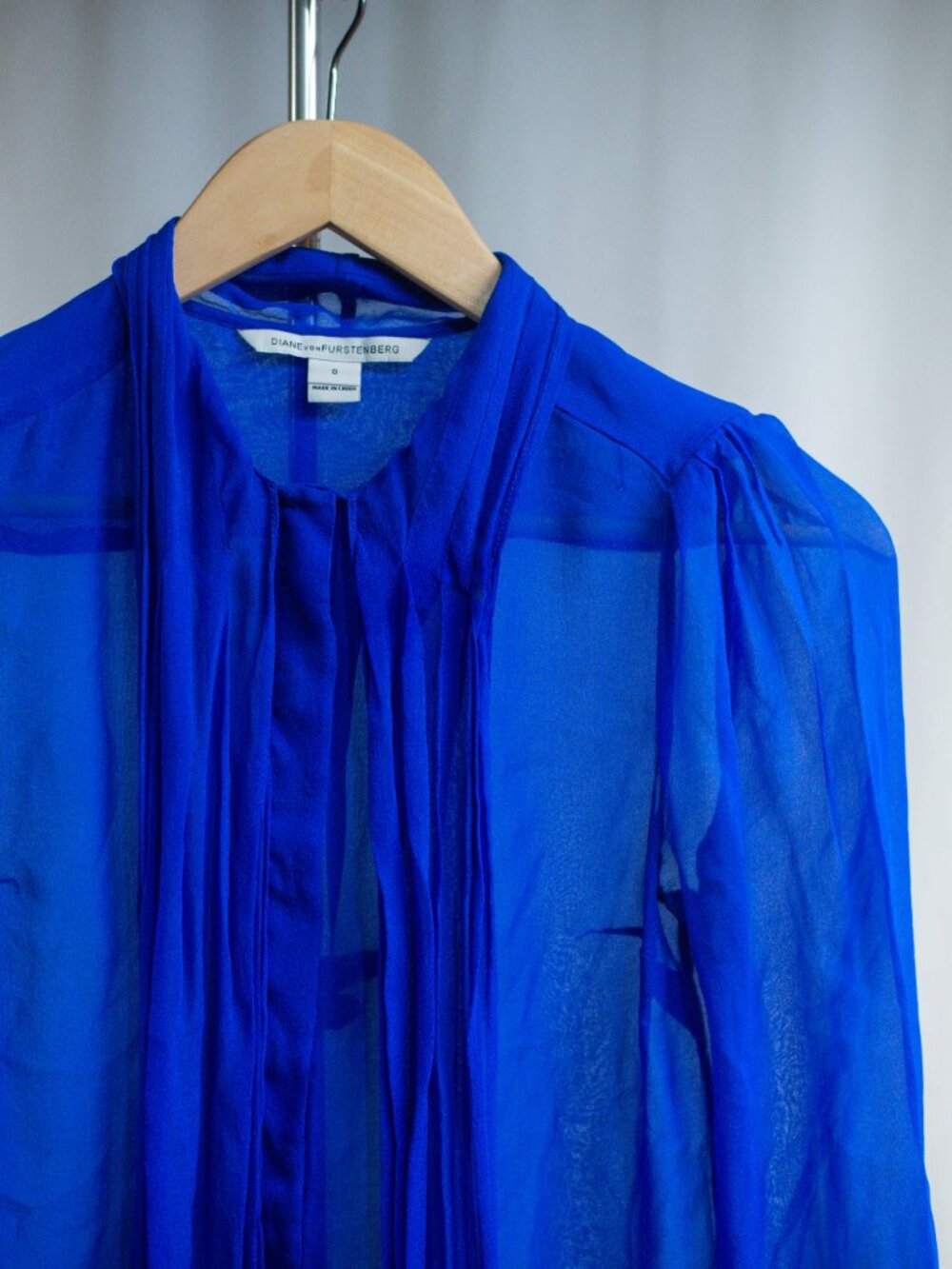 Diane Von Furstenberg 100% Silkl Jezebel Tie Neck Chiffon Sheer Button Up Blouse - Picture 4 of 6